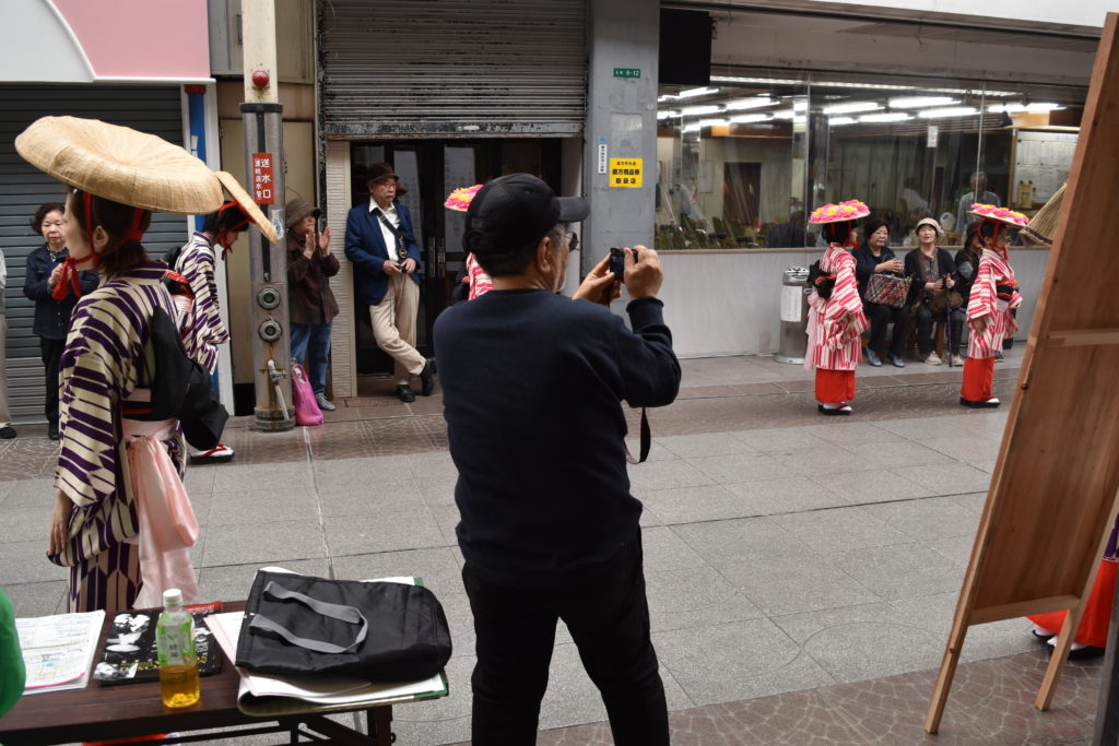 鋤田正義氏ご本人が写真の原点という日若踊りの写真を撮影